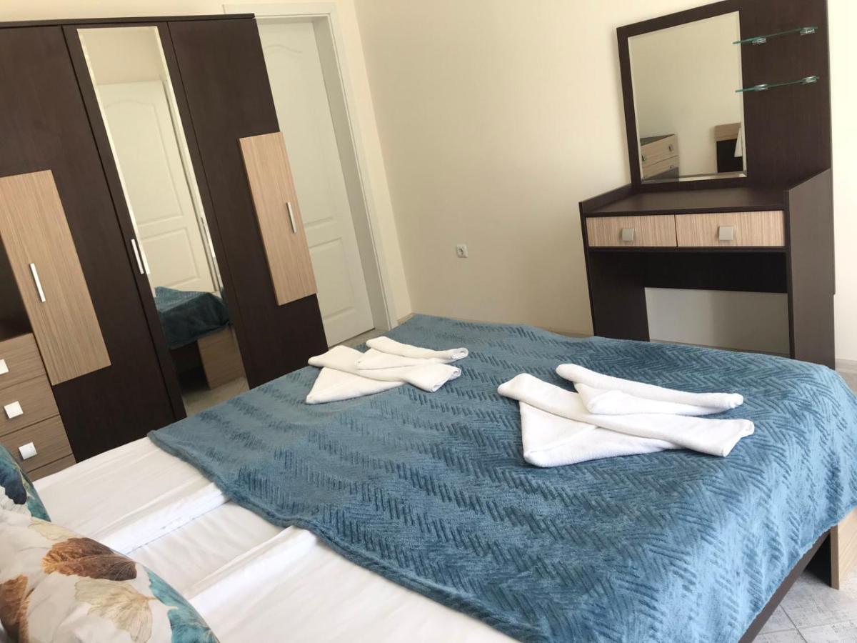 Apartcomplex Splendid Saints Constantine and Helena Esterno foto