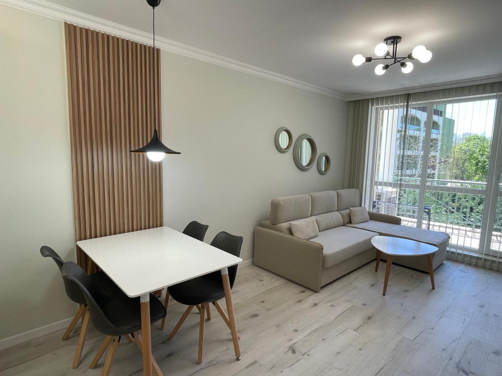 Apartcomplex Splendid Saints Constantine and Helena Esterno foto