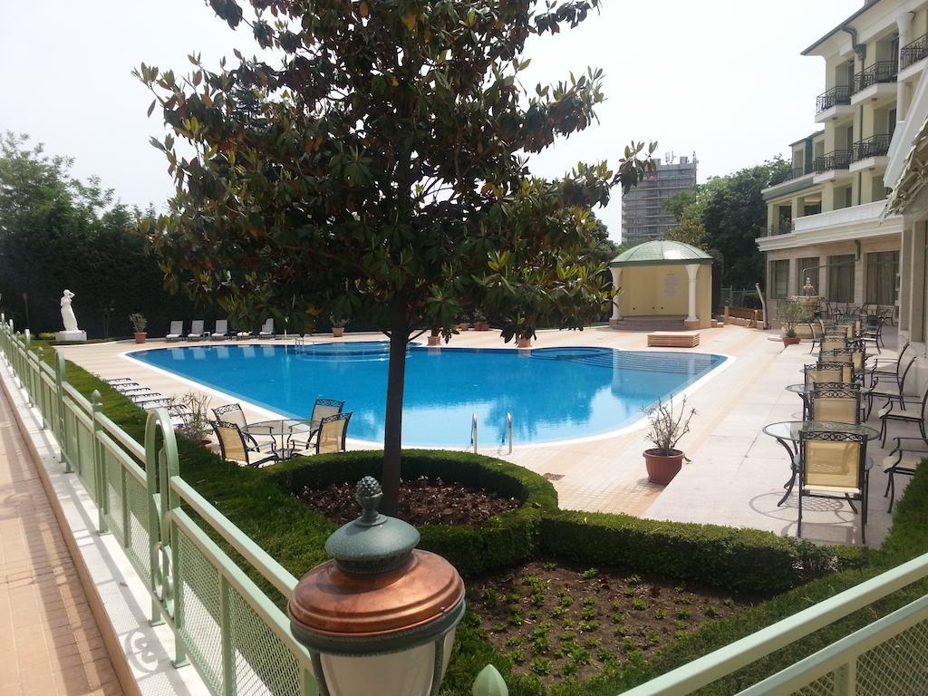 Apartcomplex Splendid Saints Constantine and Helena Esterno foto