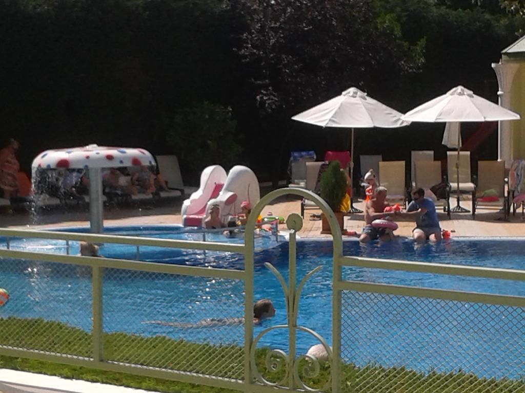Apartcomplex Splendid Saints Constantine and Helena Esterno foto